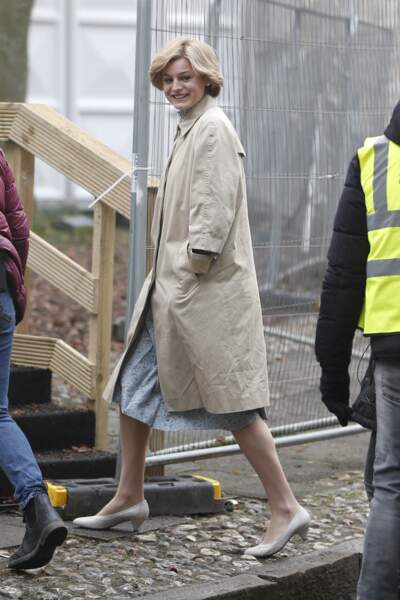 Emma Corrin incarne Lady Diana sur le tournage de la série "The Crown"