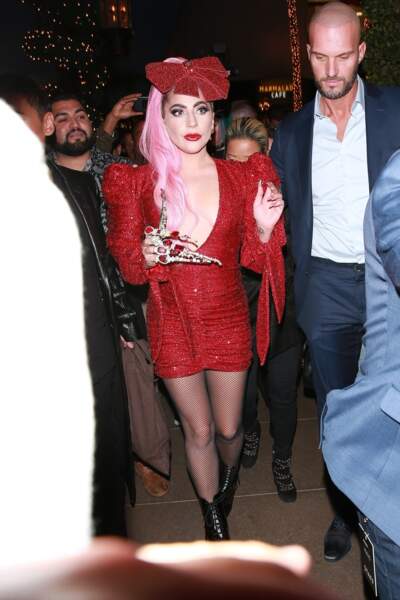 Massages, alimentation sans gluten, exercices de respiration, marche rapide dans les rues de LA ou encore matcha latte (au lait de soja bien-sûr), Lady Gaga s'active pour sa jeunesse 