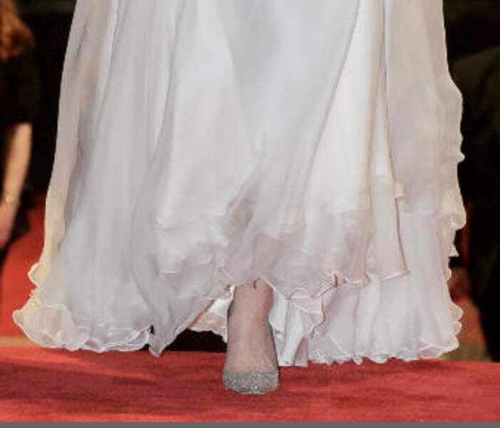 Les sublimes escarpins pailletés de chez Jimmy Choo portés par la radieuse Kate Middleton au BAFTA Awards en 2018. 