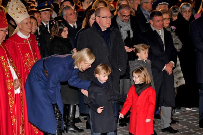 La princesse Charlene de Monaco s'est elle aussi montrée très proche et à l'écoute de ses jumeaux, le prince Jacques et la princesse Gabriella