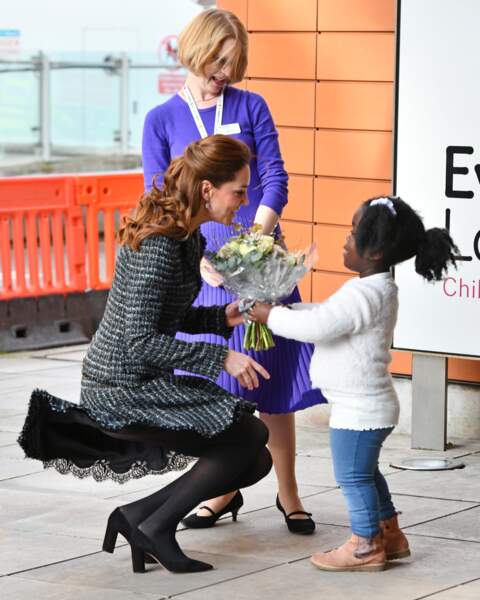 Frappé par un vent agressif, Kate Middleton arrive à l'hôpital pour enfants Evelina, à Londres, le 28 janvier 2020.