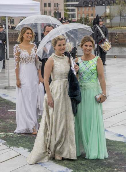 Mai 2017 : La comtesse Sophie de Wessex et la princesse Märtha Louise de Norvège sublimes dans leur robe pour le 80ème anniversaire du roi Harald et de la reine Sonja de Norvège à Oslo.
