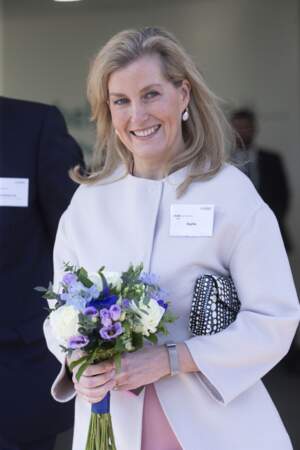 Depuis le départ de Meghan Markle et le prince Harry, la comtesse Sophie de Wessex est le nouvel atout charme de la famille royale, ici en visite à l'université de Surrey à Guildford, le 29 janvier 2020