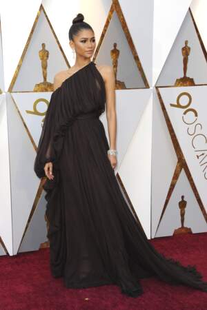 Zendaya Coleman magnifique dans sa robe asymétrique Giambattista Valli pour la 90e cérémonie des Oscars