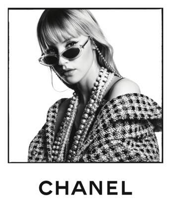 Première campagne Chanel pour la jeune chanteuse Angèle.