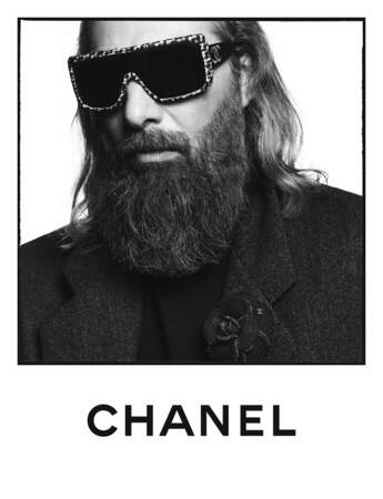 Sébastien Tellier prends la pose pour Chanel.