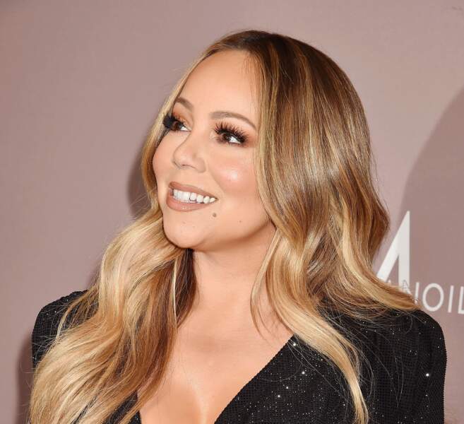 Mariah Carey, jamais sans ses faux-cils pour équilibrer son visage