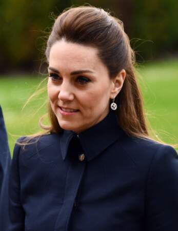 Kate Middleton opte pour une mise en beauté simple afin de mettre en valeurs sa tenue Alexander McQueen