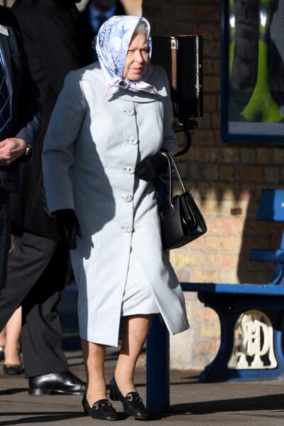 De retour de Sandringham, la reine Elizabeth II arrive à Londres.