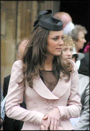 L'apparition de Kate Middleton au mariage de Peter Phillips et Autumn Kelly était plus que symbolique : elle représentait William au Kenya pour un autre mariage. Façon d'officialiser leur relation renouée après une première rupture en 2007. 