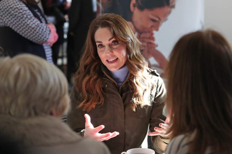 Ce 12 février 2020, Kate Middleton a également pris le temps de discuter avec des visiteurs adultes au sujet de leurs préceptes éducatifs.
