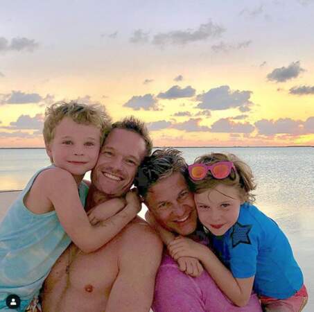Neil Patrick Harris et son mari David Burtka et leur enfants au Sailrock Resort en 2019