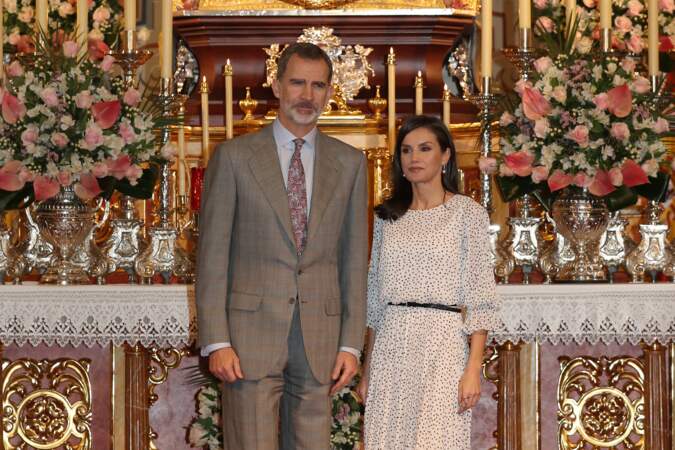 Le roi Felipe VI et la reine Letizia d'Espagne lors d'une visite de l'église Notre-Dame-de-l'Assomption à Huelva le 14 février 2020