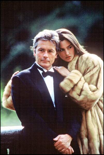 Monica Bellucci, magnifique, pose avec Alain Delon en 1989