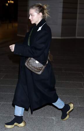 Chloe Grace Moretz porte le sac multipochettes accessoires de Louis Vuitton