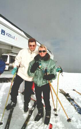 1996 : Très sportifs tous les deux, la journaliste Sophie Davant et Pierre Sled adorent le ski et sont désormais parents de deux enfants, Nicolas et Valentine. Ils divorceront au bout de 23 ans de mariage.