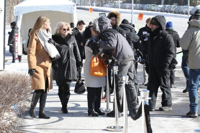 Les frères et sœurs de Céline Dion arrivent au salon funéraire de Laval à Montréal pour dire adieu à Thérèse Dion.