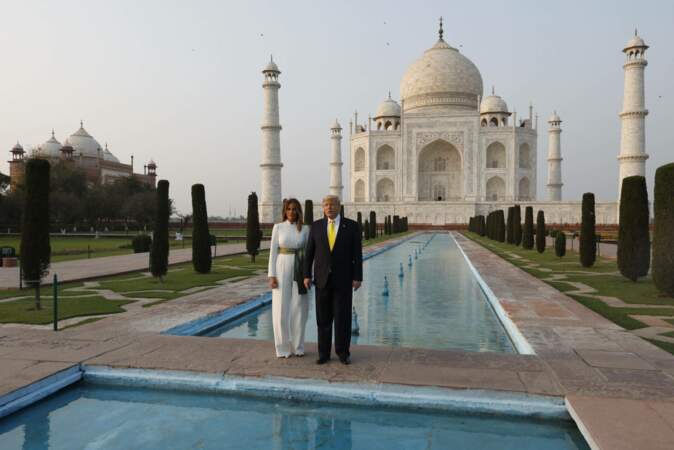 Donald et Melania Trump ont pris la pose, côte à côte, devant le Taj Mahal