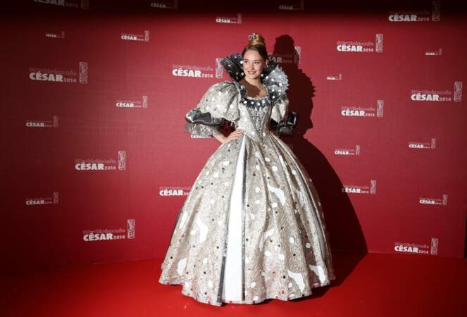 César 2014 : Déborah François s'est habillée de la mythique robe de "Peau d'âne" pour remettre le prix du meilleur costume  