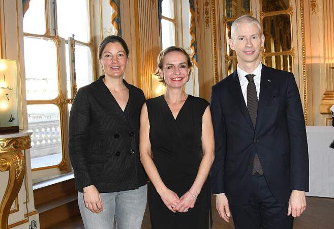 Sandrine Bonnaire entourée de la journaliste Sophie Nauleau et de Frank Riester