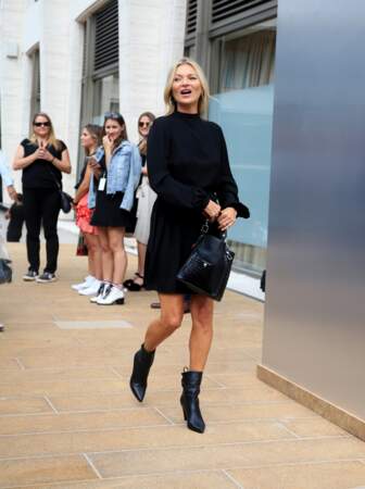 Kate Moss porte le sac besace Mademoiselle Longchamp de Longchamp 