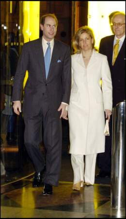 Trois ans plus tard, en 1999, Sophie Rhys-Jones épousait le prince Edward, le fils cadet de la reine Elizabeth II, et devenait comtesse de Wessex.