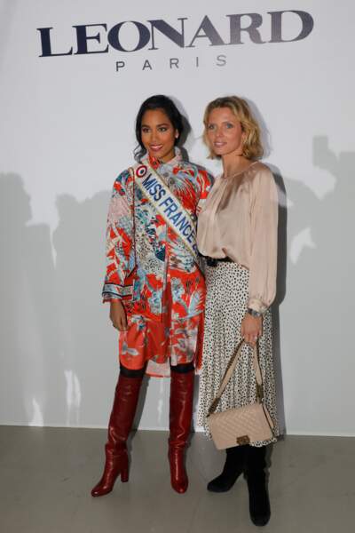 Clémence Botino, Miss France 2020, a été aperçue à la Fashion Week parisienne au côté de Sylvie Tellier