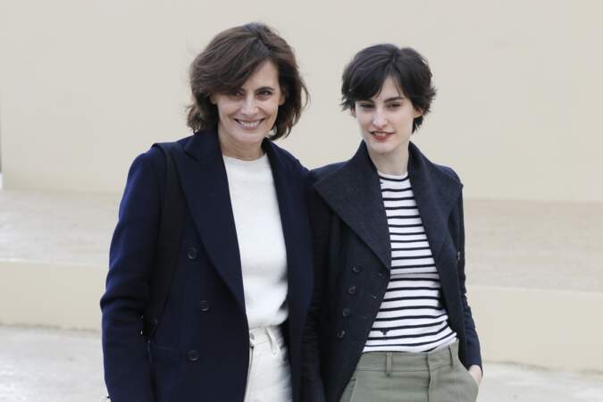 Inès de la Fressange et sa fille Nine d’Urso à la sortie du défilé Dior à Paris, le 25 février 2020
