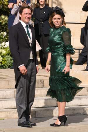 Hormis queques détails, la princesse Beatrice et Kate Middleton portent des tenues presque identiques