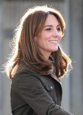  Kate Middleton avec un carré mi-long le 4 mars 2020, qui met en valeur sa couleur de cheveux miel.
