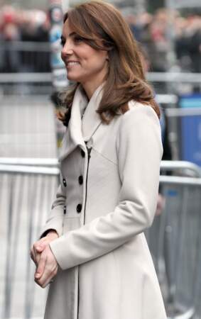  Kate Middleton a lissé ses cheveux et renoue avec la raie au milieu, le 4 mars 2020 à Dublin.