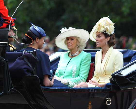 Kate Middleton, Meghan Markle et le prince Harry sont réunis dans la même calèche avec la duchesse de Cornouaille lors du "Trooping The Colour" célébrant le 93ème anniversaire de la reine Elisabeth II en juin 2019.