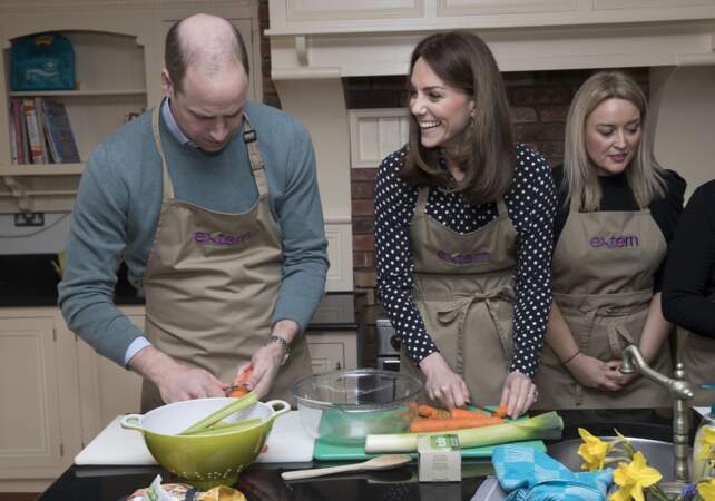 Le prince William et Kate Middleton participent aux activités de Savannah House et semblent bien s'amuser en cuisine le 4 mars 2020. 