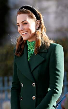 Kate Middleton porte la pièce la plus chère de son séjour : des boucles d'oreilles Asprey London à 17300 € !