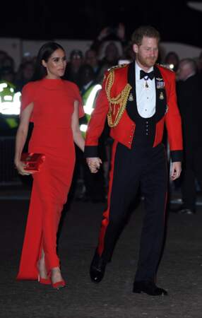 Pour ce dernier engagement à Londres du 5 au 8 mars 2020, en tant que membre de la famille royale, Meghan Markle ne fait pas les choses à moitié. Le prince et Meghan ont opté pour du rouge flamboyant. 