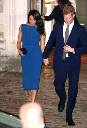 Le bleu, toujours le bleu. Meghan Markle et le prince Harry semblent particulièrement apprécier cette couleur. 