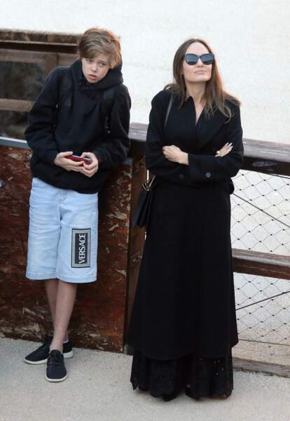 Shiloh Jolie-Pitt, avec sa mère Angelina Jolie lors d'une visite du Colisée, à Rome, le 7 octobre 2019.
