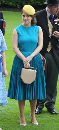 En juin 2019, la princesse Eugenie d'York craque pour une paire d'escarpins argentés et cloutés pour se rendre à Ascott.