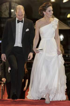 Le prince William et Kate Middleton lors de la 72ème cérémonie annuelle des BAFTA Awards le 10 février 2019. La duchesse porte une jolie robe blanche assortie à une paire d'escarpins blancs à paillettes. 
