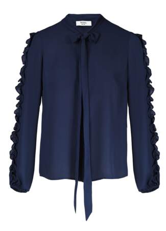Chemise à col lavallière bleue froncée sur les manches "Mona", Weill, 99 euros.
