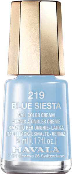 Coloris Blue Siesta 219 issue de la collection "Poolside Color's" de Mavala, 5,90€ le flacon de 5ml. 