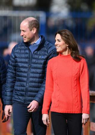 On s'inspire : le pull rouge à mailles torsadées de Kate Middleton