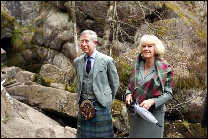 Charles et Camilla lors d'un déplacement officiel à Dinnet, en Écosse, le 20 avril 2006