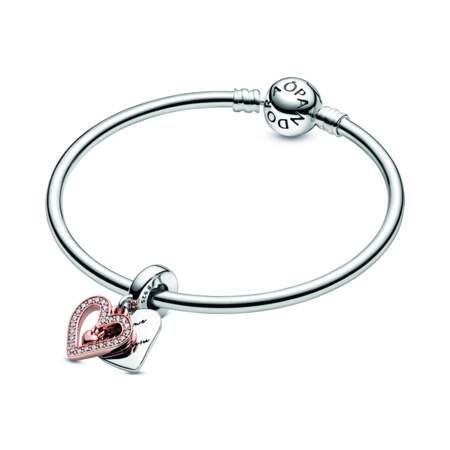 Bracelet en argent, 49€, charm pendentif, 59€, Pandora.