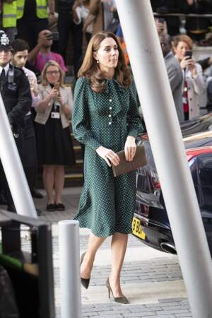 Kate Middleton en robe à pois verte en décembre 2018.