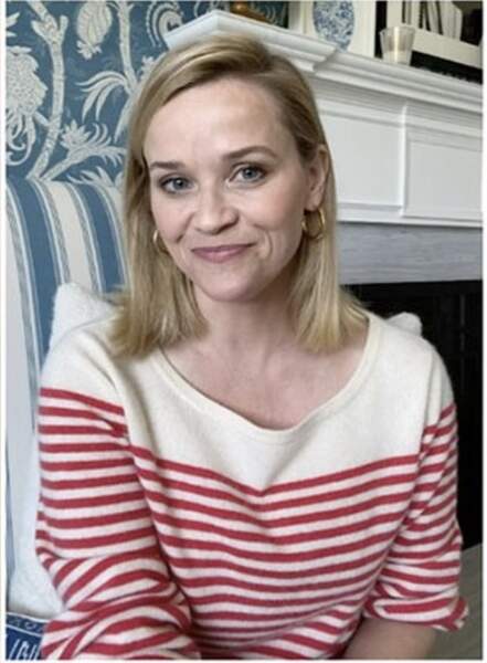 Reese Witherspoon rayonne sans maquillage.