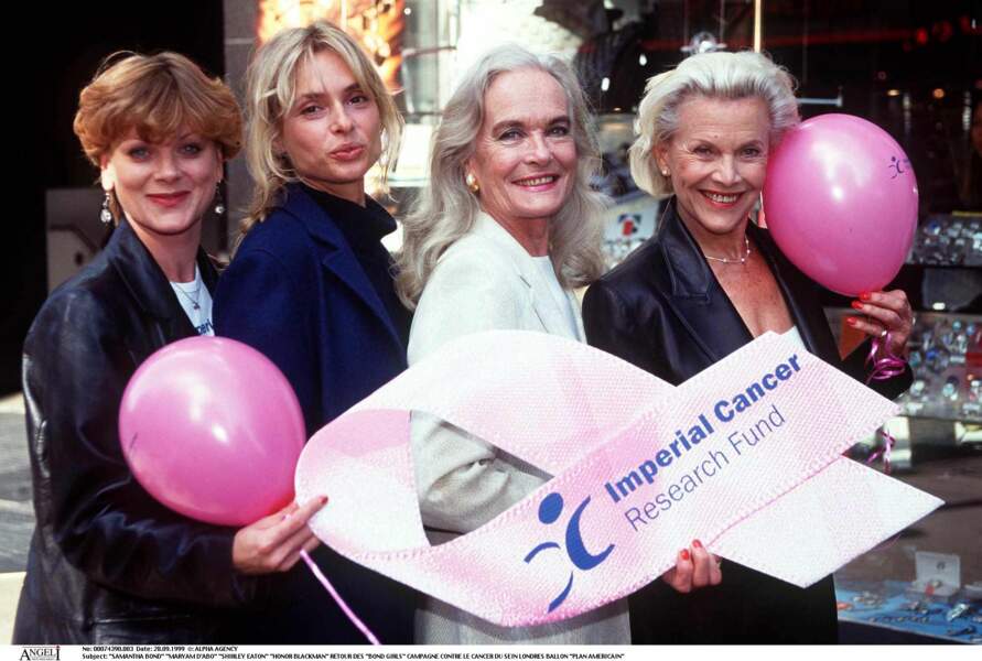 Les James Bond Girl à Londres pour une campagne contre le cancer du sein, en 1999