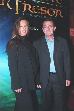 Jean-Pierre Pernaut et Nathalie Marquay, enceinte, assistent ensemble à l'avant-première du film "La planète au trésor" en 2002
