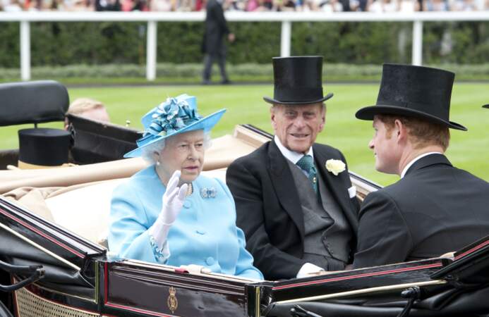La reine Elisabeth II, le prince Philip et Harry à Ascot, en 2014.