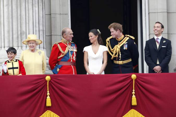 La joie de Philip, Pippa et Harry lors du mariage de Kate et William d'Angleterre, le 29 avril 2011.